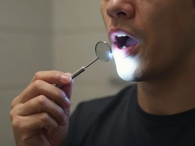 Dentální zrcátko: Jak správně používat pro kontrolu zubů a deformací