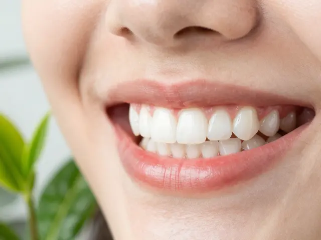 Jak předcházet zubní plaku pomocí aromaterapie: Přírodní metody pro čistší ústa